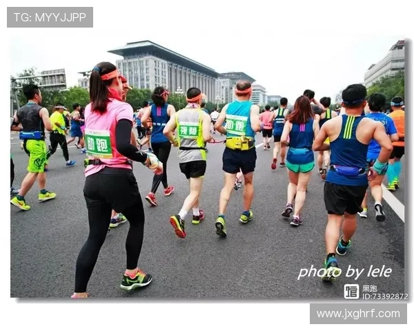 北马跑者齐聚赛道以脚步丈量激情用坚持与热爱共赴田径盛会 北马跑者齐聚赛道以脚步丈量激情用坚持与热爱共赴田径盛会