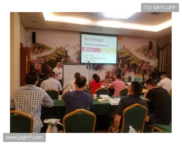 球员利用空档期参加商业培训为退役后的职业转型提前铺路全面准备